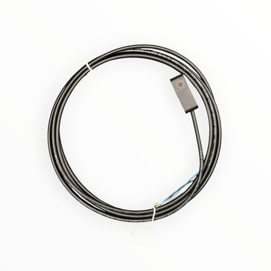Sensor inductivo 28 x 10 mm, npn, no, ns 2mm, con cable [DCR 30 K 02 NSLK] - SKU: DS 1034 — Automatización Industrial Chile | BDTEC