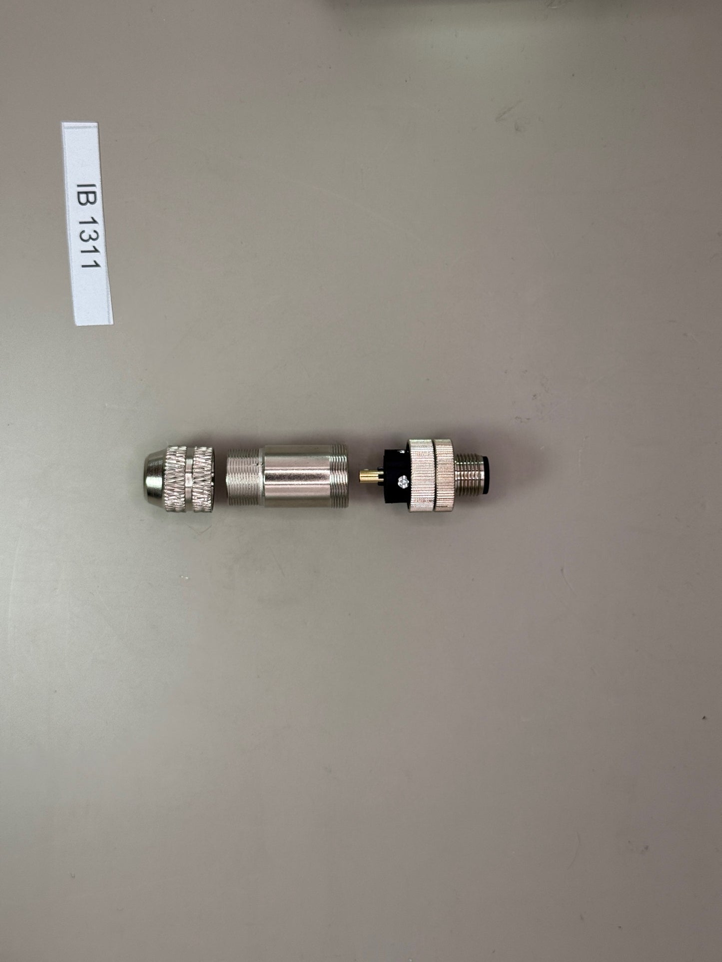 Conector macho M12 de 4 pines, código b