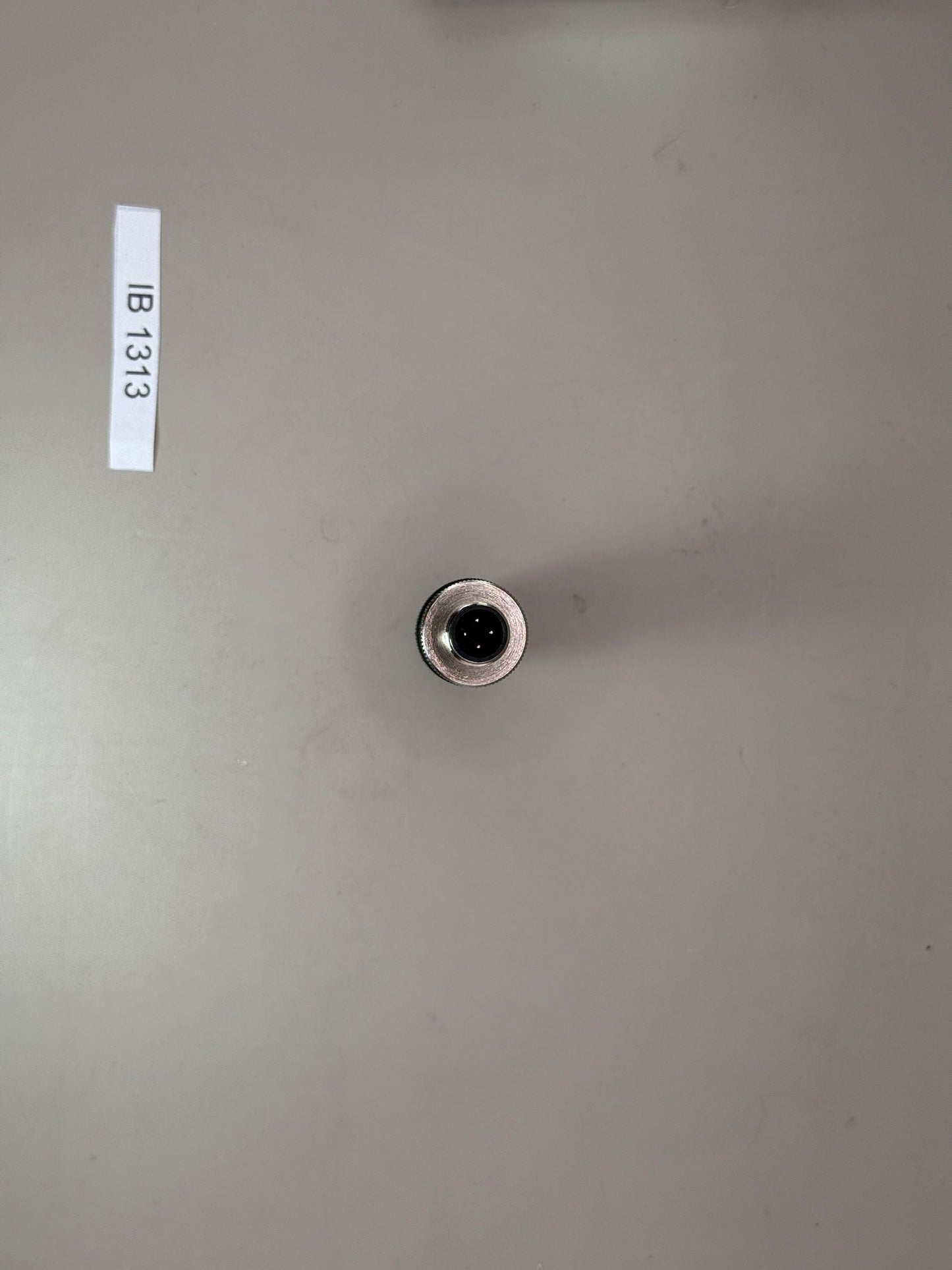 Conector macho M12 de 4 pines, código b
