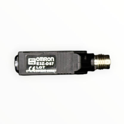 Sensor difuso, rectangular, infrarroja, sn 1m, 24v, cuerpo plastico, pnp, conector m8. [E3Z-D87]