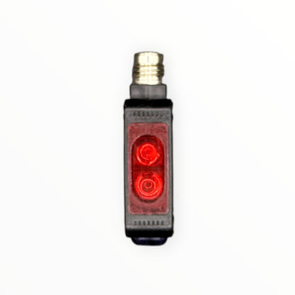 Sensor difuso, rectangular, infrarroja, sn 1m, 24v, cuerpo plastico, pnp, conector m8. [E3Z-D87]