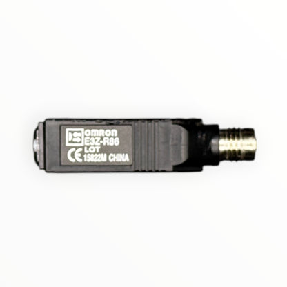 Sensor retrorreflex, rectangular, infrarroja, sn 100mm- 4m, 24v, cuerpo plastico, pnp, conector m8. [E3Z-R86]