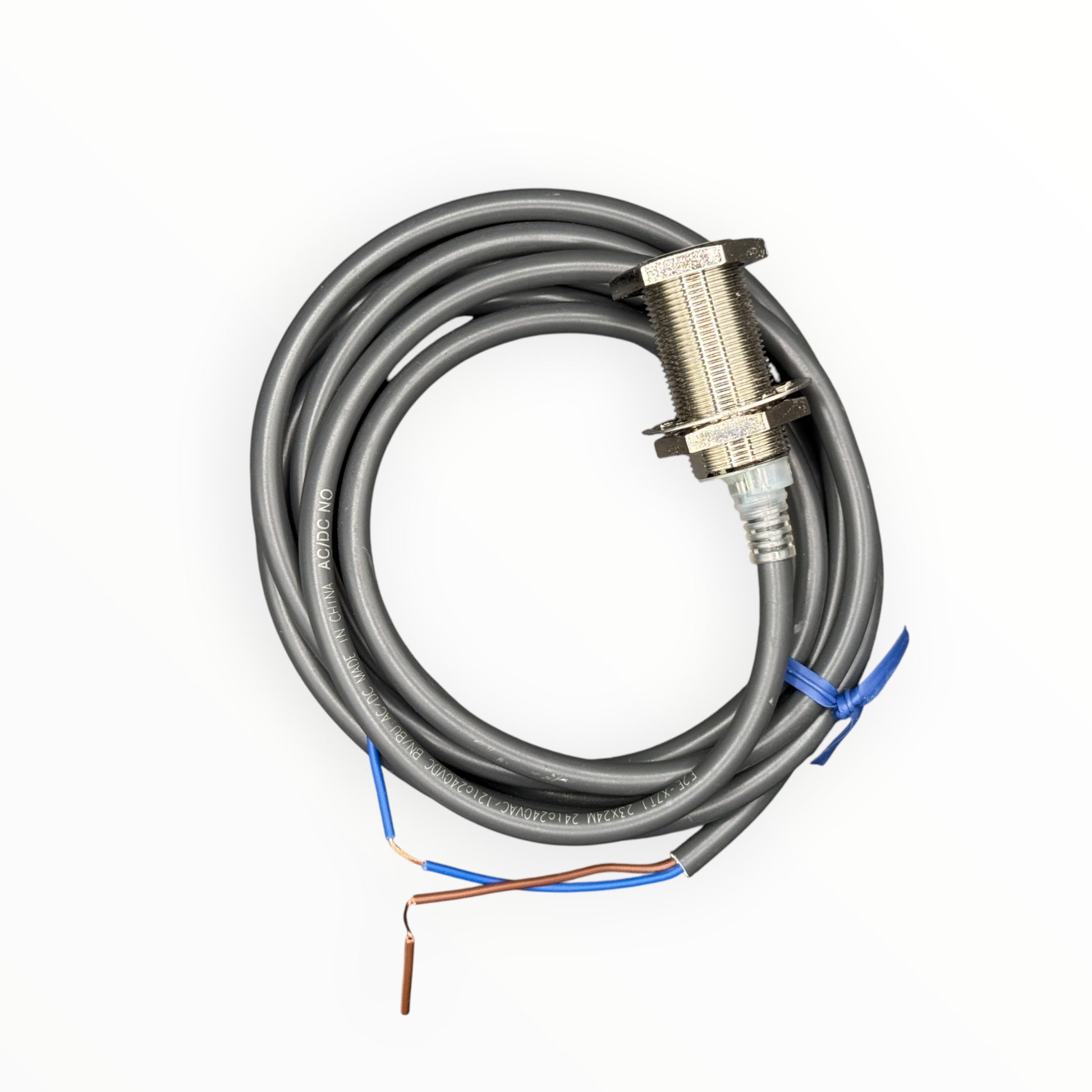 Sensor inductivo, m18, rasante, sn 7mm, 24-240vac/dc, cuerpo laton niquelado, no, cable 2m. [E2E-X7T1-M1] - SKU: OM 1107 — Automatización Industrial Chile | BDTEC